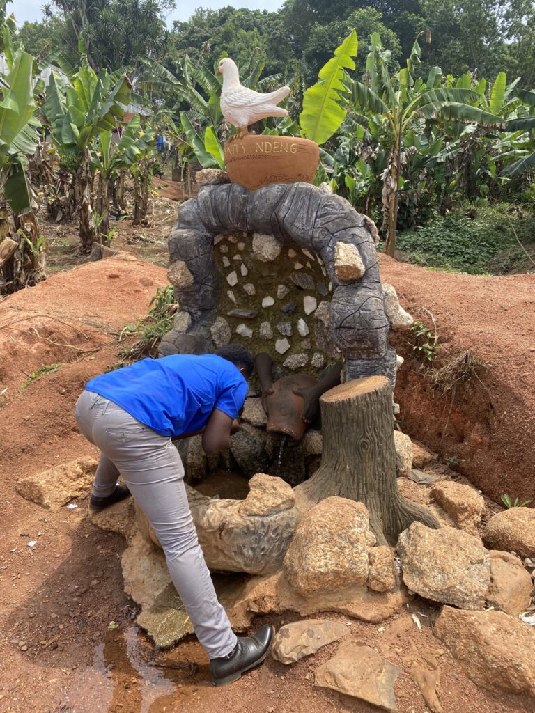 Serenity Ndeng, une immersion artistique et mémorielle au cœur de l'Ouest CAMEROUN img 4399